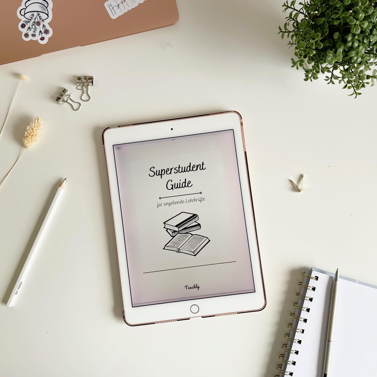 Cover bzw. Titelbild von Teachlys Superstudent Guide E-Book angezeigt auf einem iPad Tablet