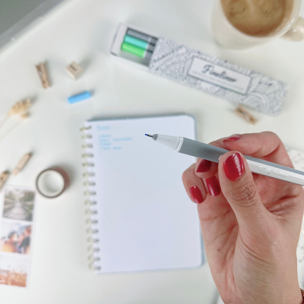 Nahaufnahme eines Stifts des Teachly Fineliner-Sets Ocean