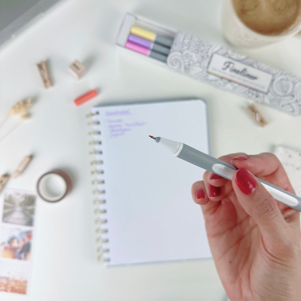 Nahaufnahme eines Stifts des Teachly Fineliner-Sets Summer