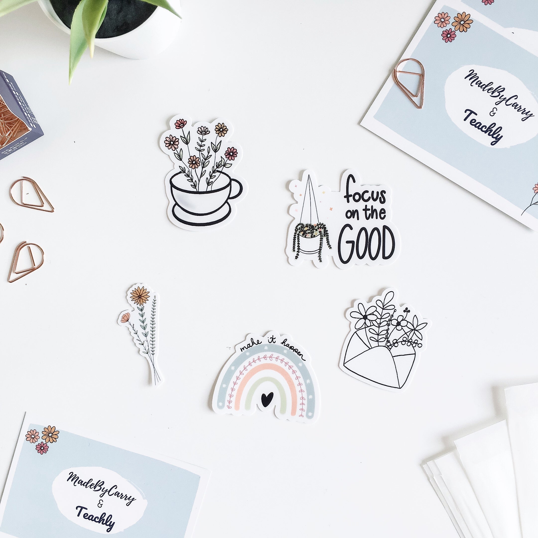 Aufkleber des Teachly Bloom Sticker Set auf einem Tisch in Szene gesetzt