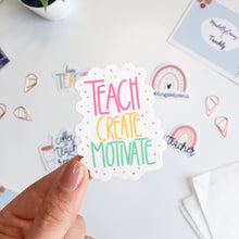 Lade das Bild in den Galerie-Viewer, Der Teach Create Motivate Aufkleber aus dem Lieblingslehrerin Sticker Set von Teachly und MadeByCarry
