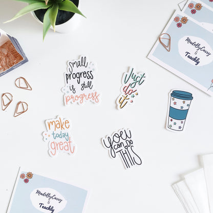 Aufkleber des Teachly Students Sticker Set auf einem Tisch in Szene gesetzt